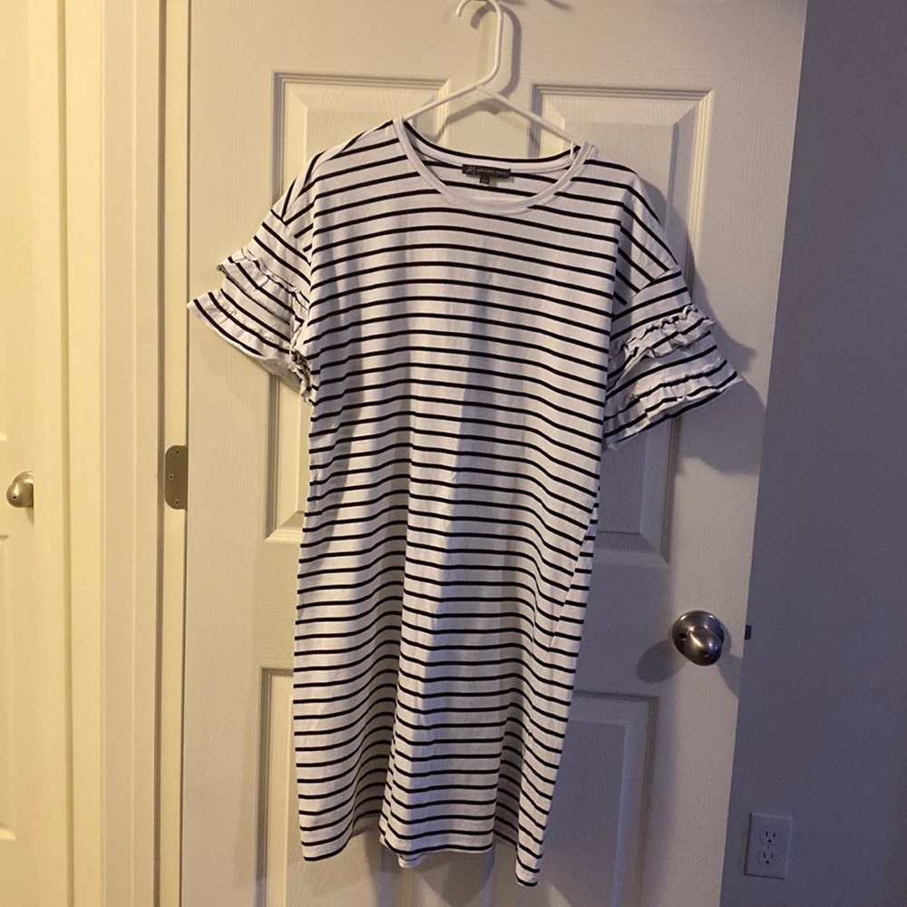 Adrianna Papell White and Black Stripe T shirt dress with ruffle sleeves
